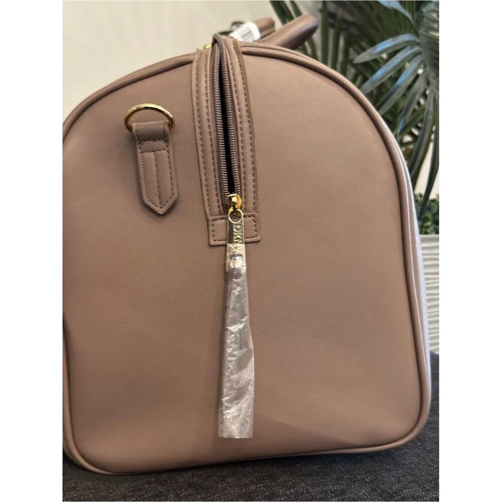 DKNY Clean Cut 21